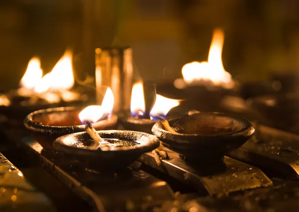 シュエダゴン パゴダの儀式の蝋燭 ストック写真