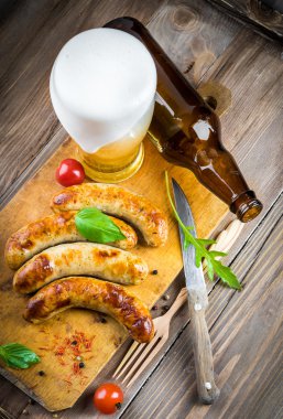 Münih sosis roka ve domates ile