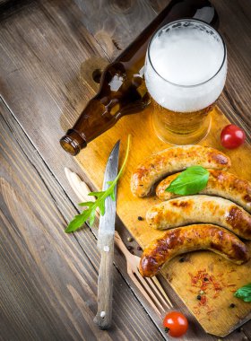 Münih sosis roka ve domates ile