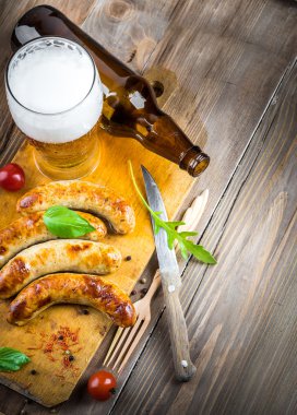 Münih sosis roka ve domates ile