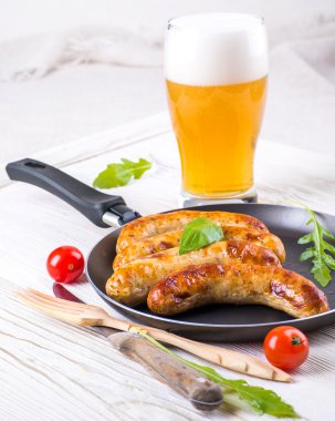 Münih sosis roka ve domates ile