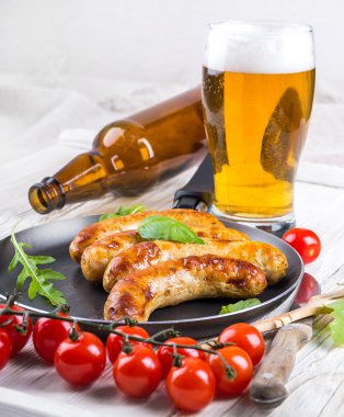 Münih sosis roka ve domates ile