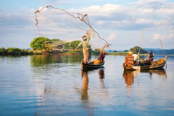 Fiskare fånga fisk — Stockfoto