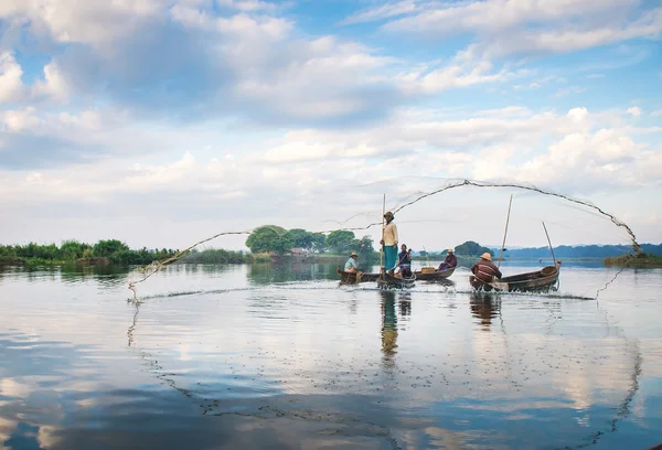 Fiskare fånga fisk — Stockfoto