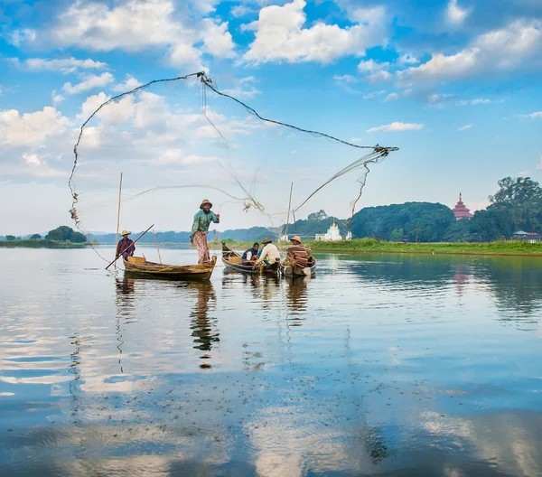 I pescatori pescano pesce — Foto Stock