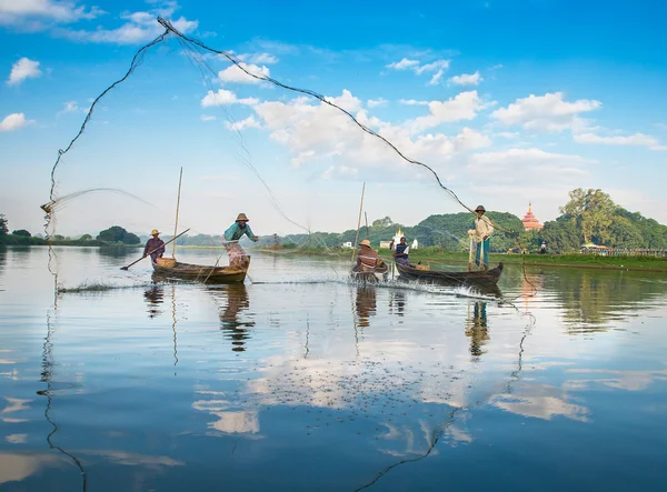 Fiskare fånga fisk — Stockfoto