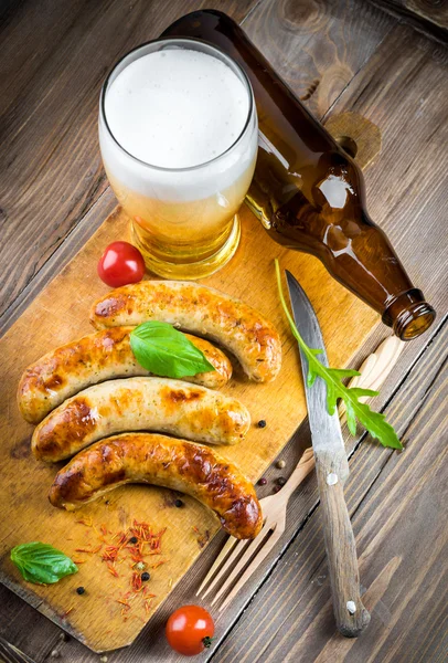 The Munich sausages with tomatoes and arugula — Stock Photo, Image