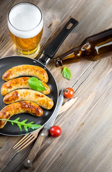 The Munich sausages with tomatoes and arugula — Stock Photo, Image