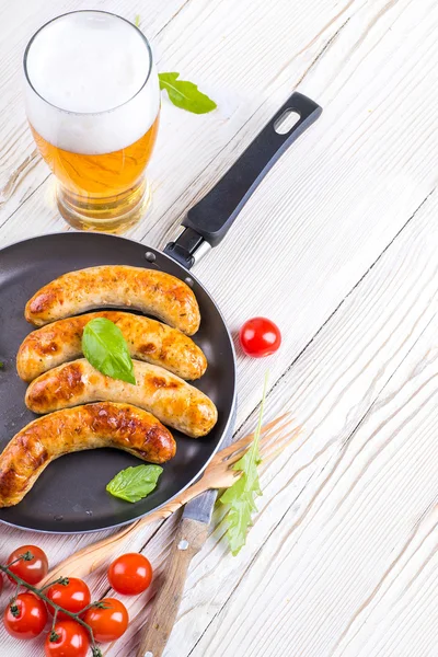 The Munich sausages with tomatoes and arugula — Stock Photo, Image