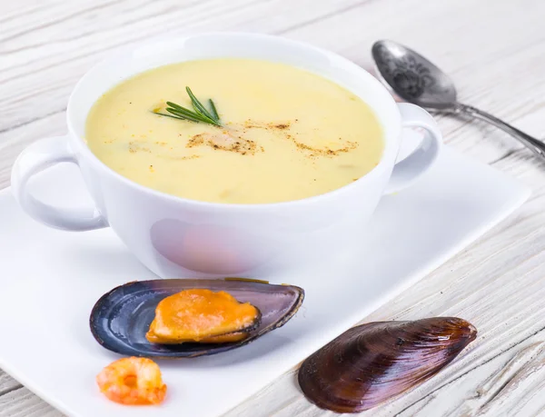 Polévka z mušlí a krevety — Stock fotografie