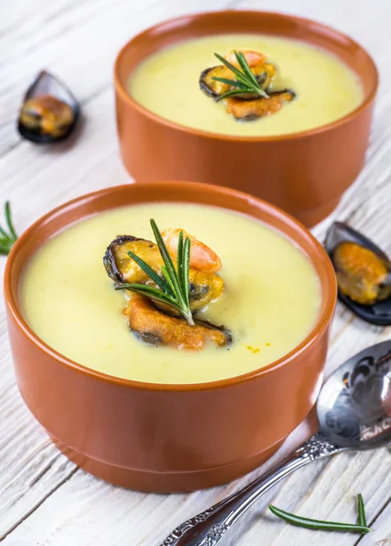Soup of mussels and shrimp — Stock Photo, Image