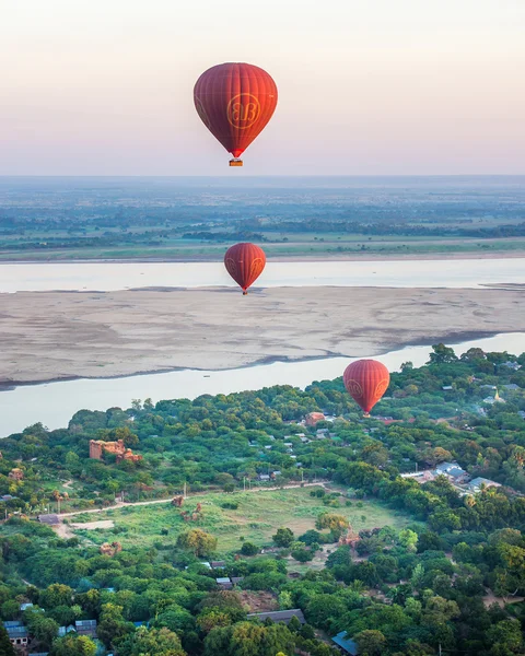 Palloncino vola — Foto Stock