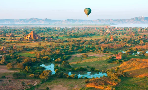 Pagodes antigos em bagan — Fotografia de Stock