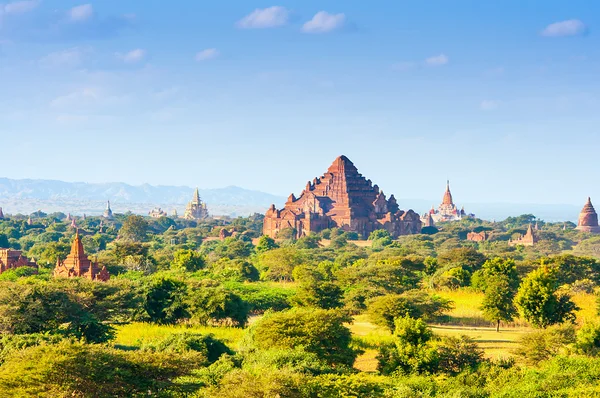 Ancient pagodas in Bagan — Stock Photo, Image