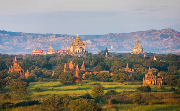 Antiguas pagodas en Bagan — Foto de Stock