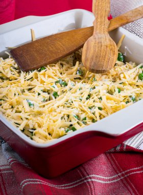 Peynirli gnocchi bezelye ve biberiye ile