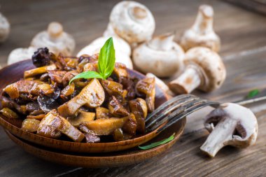 çiğ ve pişmiş petrol