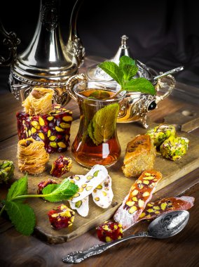 Türk tatlılar ile çay
