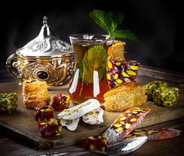 Türk tatlılar ile çay