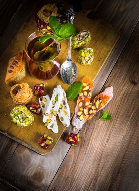 Türk tatlılar ile çay