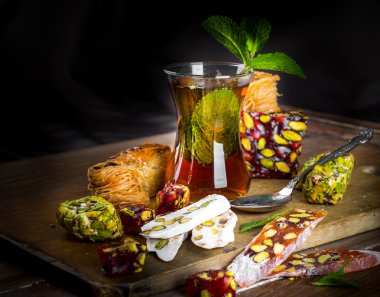 Türk tatlılar ile çay