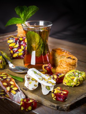 Türk tatlılar ile çay