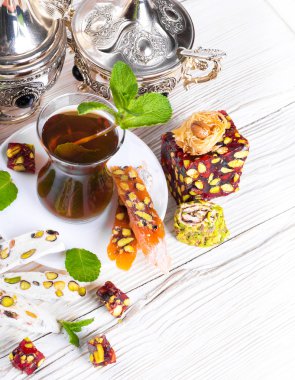 Türk tatlılar ile çay