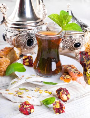 Türk tatlılar ile çay