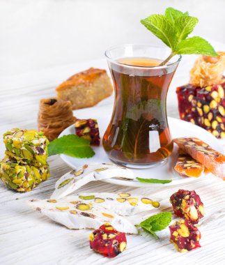 Türk tatlılar ile çay