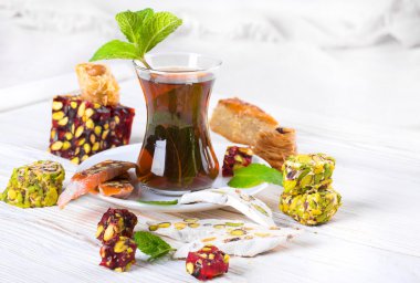 Türk tatlılar ile çay