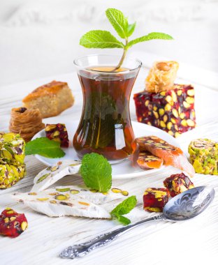 Türk tatlılar ile çay
