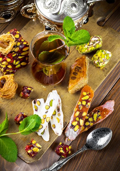 Tea with Turkish sweets — Stock Photo, Image