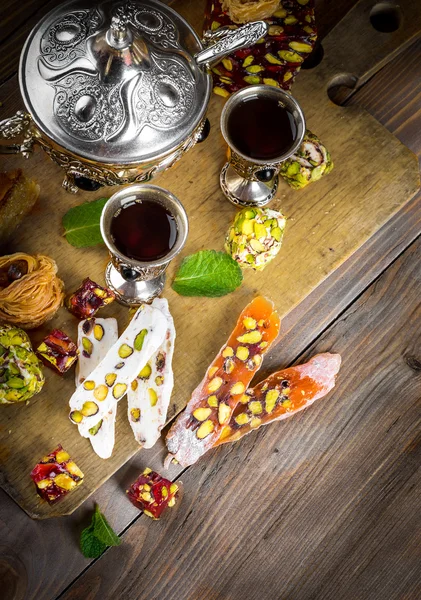 Tea with Turkish sweets — Stock Photo, Image