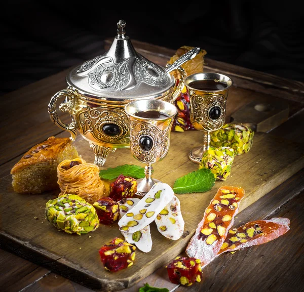 Чай з турецького солодощі — стокове фото