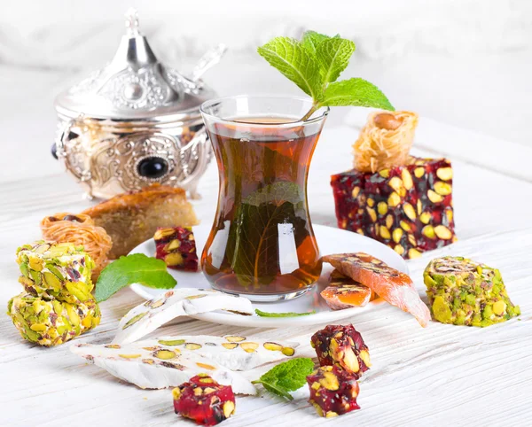 Té con dulces turcos — Foto de Stock