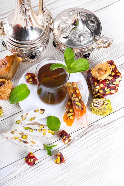 Tea with Turkish sweets — Stock Photo, Image