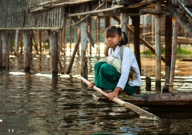 Mandalay - 5 Aralık mağaza içinde mandalay pazarda 5 Aralık 2013. Ticaret burma insanlar için gelir ana kaynağıdır