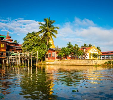 Eski evler Inle Gölü