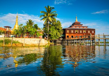 Eski evler Inle Gölü