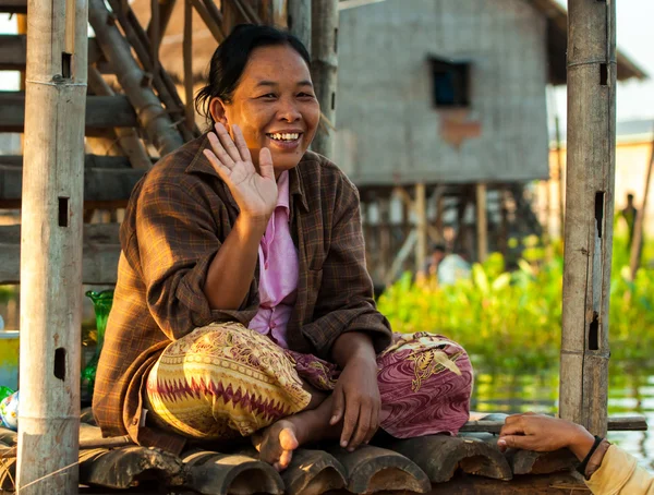 Mandalay - December 5 dealers in the market December 5, 2013 in Mandalay. Trade for the people of Burma is the main source of income — Stock Photo, Image