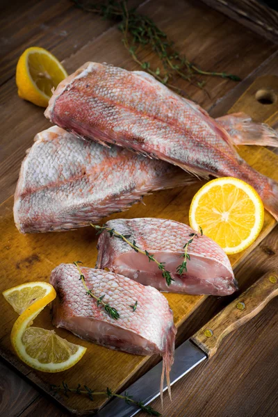 Sea bass with lemon — Stock Photo, Image