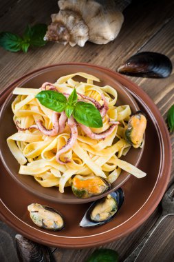 makarna midye ve ahtapot