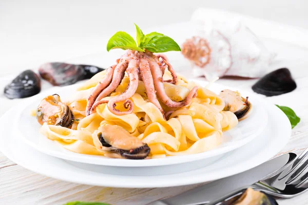 Pasta with mussels and octopus — Stock Photo, Image