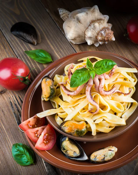 Pasta with mussels and octopus — Stock Photo, Image