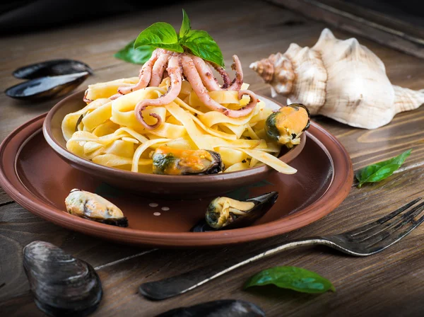 Pasta with mussels and octopus — Stock Photo, Image