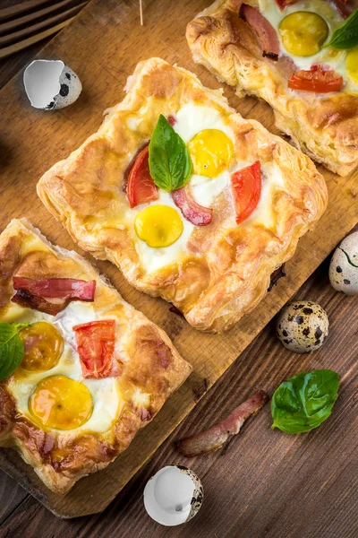 Pie of quail eggs — Stock Photo, Image