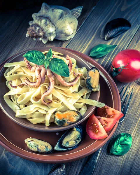 Pasta with mussels and octopus — Stock Photo, Image