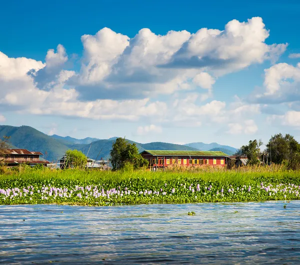 Családi házak, Inle-tó — Stock Fotó