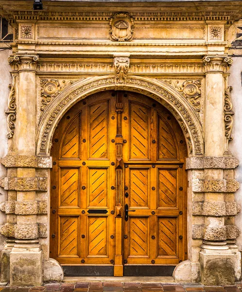 Oude gebouw deur — Stockfoto