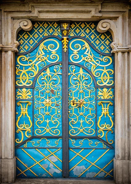 Eski Avrupa tarzı kapılar